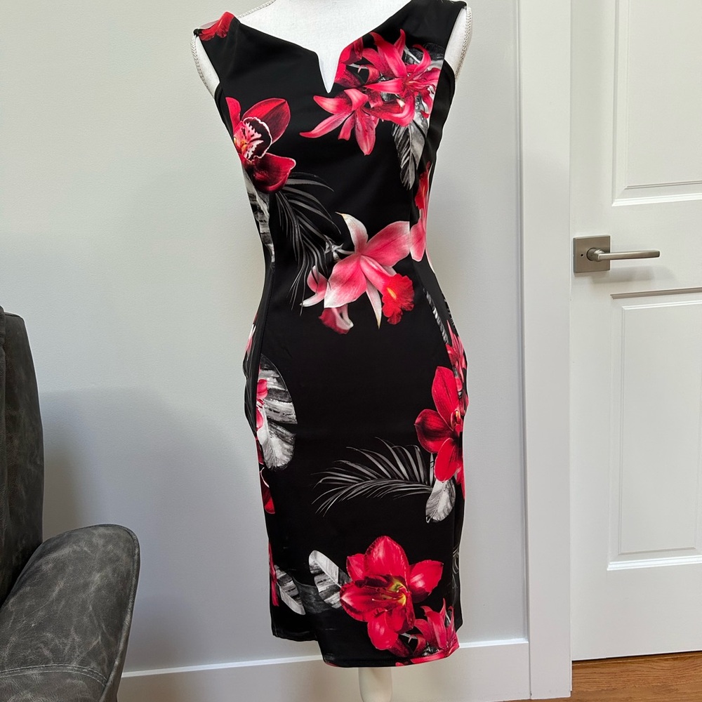 NWT.   Elegant Floral Black and Red Midi Dress.